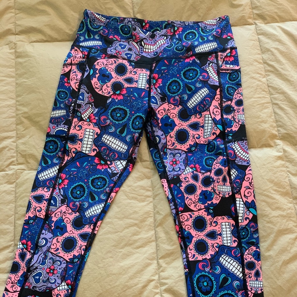CVG Cotton Candy Skulls, capri length, size Medium